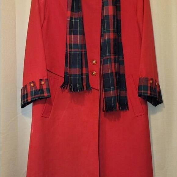 Stunning rich vintage red wool coat from Ireland. - Picture 2 of 10